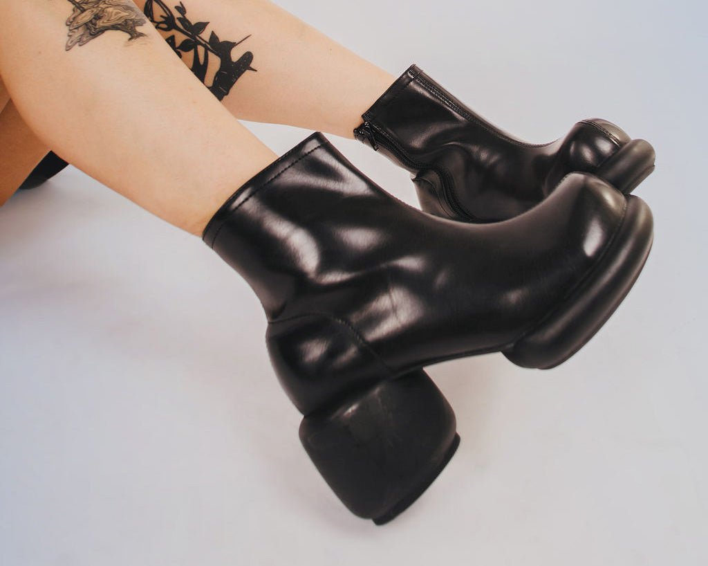 T2317L Black Burnished Bubble II Anarchic Zip Boot Black T.U.K. Shoes