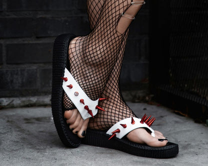 F3386L White & Red Spike Viva Low Flip Flop White/Red T.U.K. Shoes
